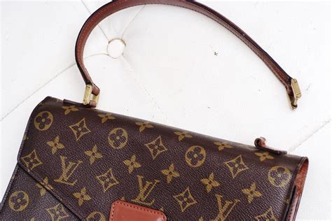 does louis vuitton repair old bags|Louis Vuitton customer service number.